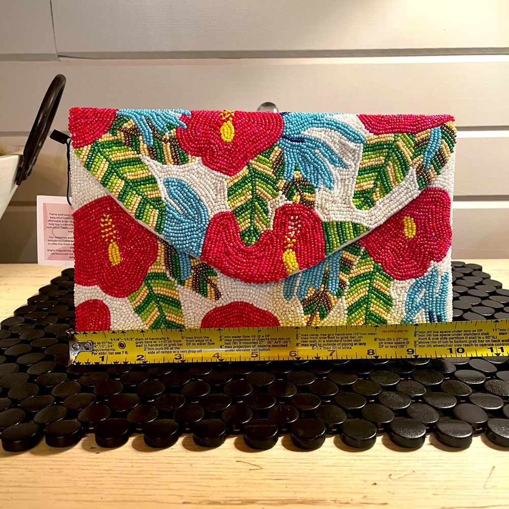 Handmade colorful beaded clutch - Picture 7 of 7